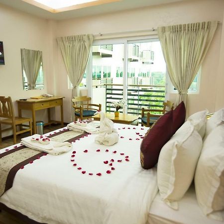 Hotel Sincere Smile Янгон Екстериор снимка