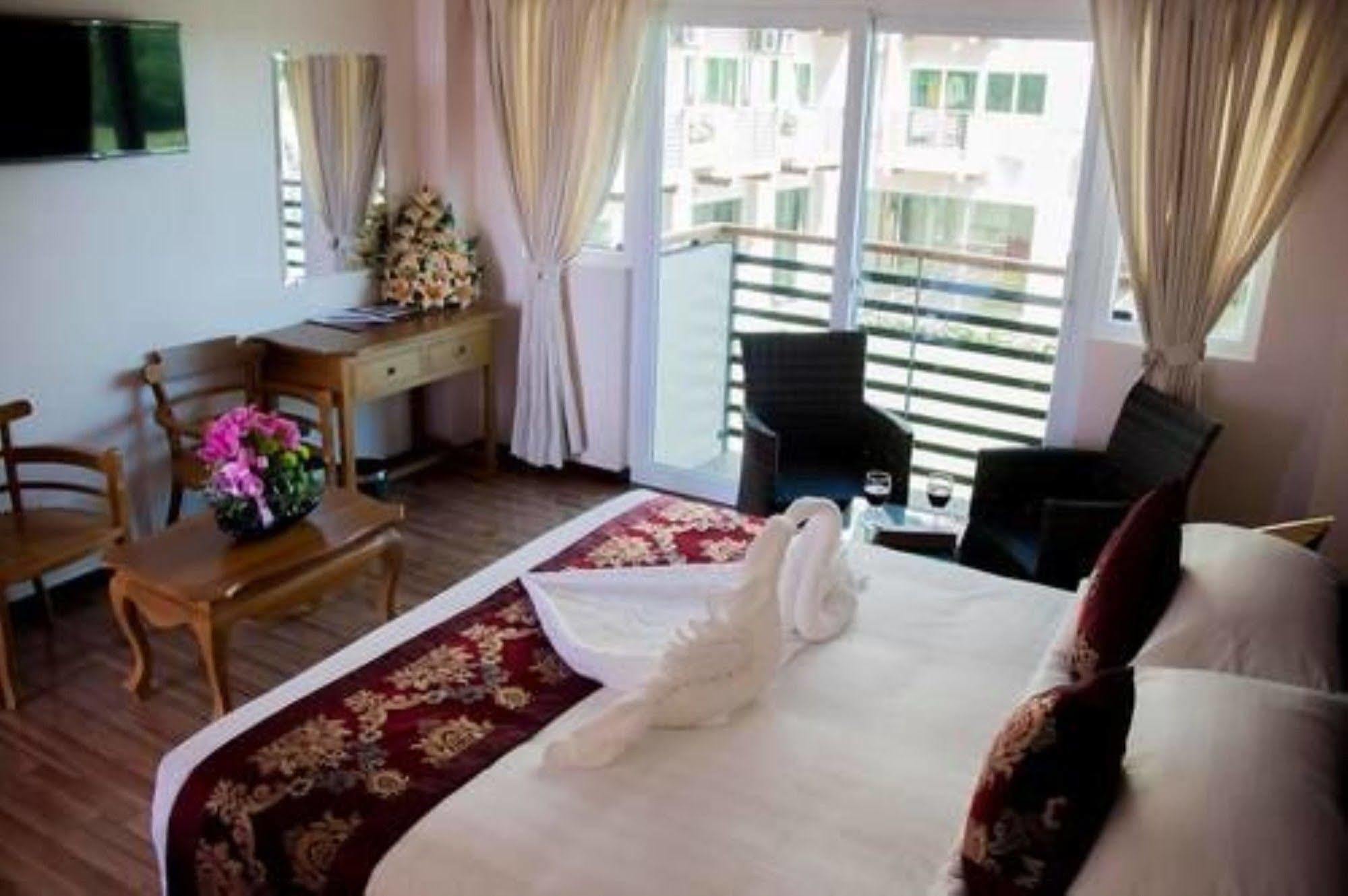 Hotel Sincere Smile Янгон Екстериор снимка