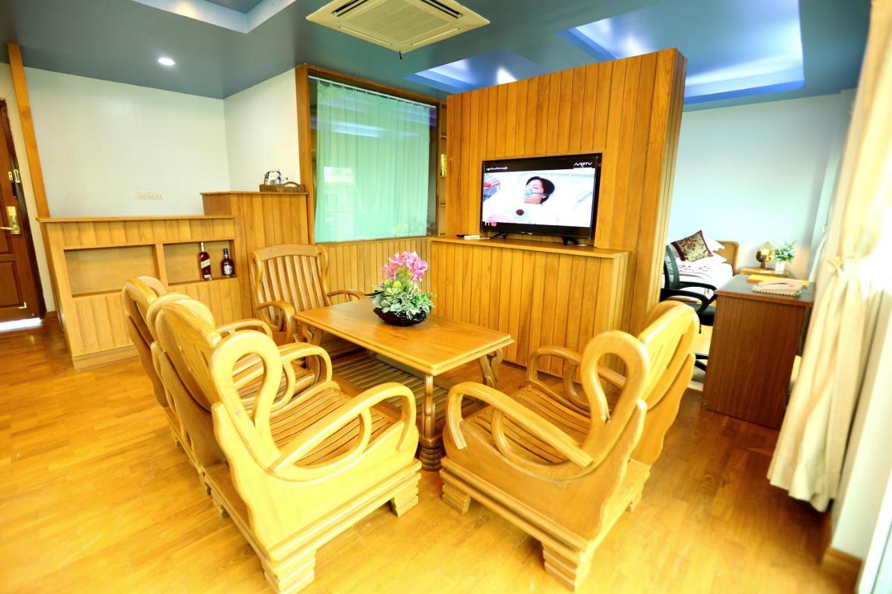 Hotel Sincere Smile Янгон Екстериор снимка