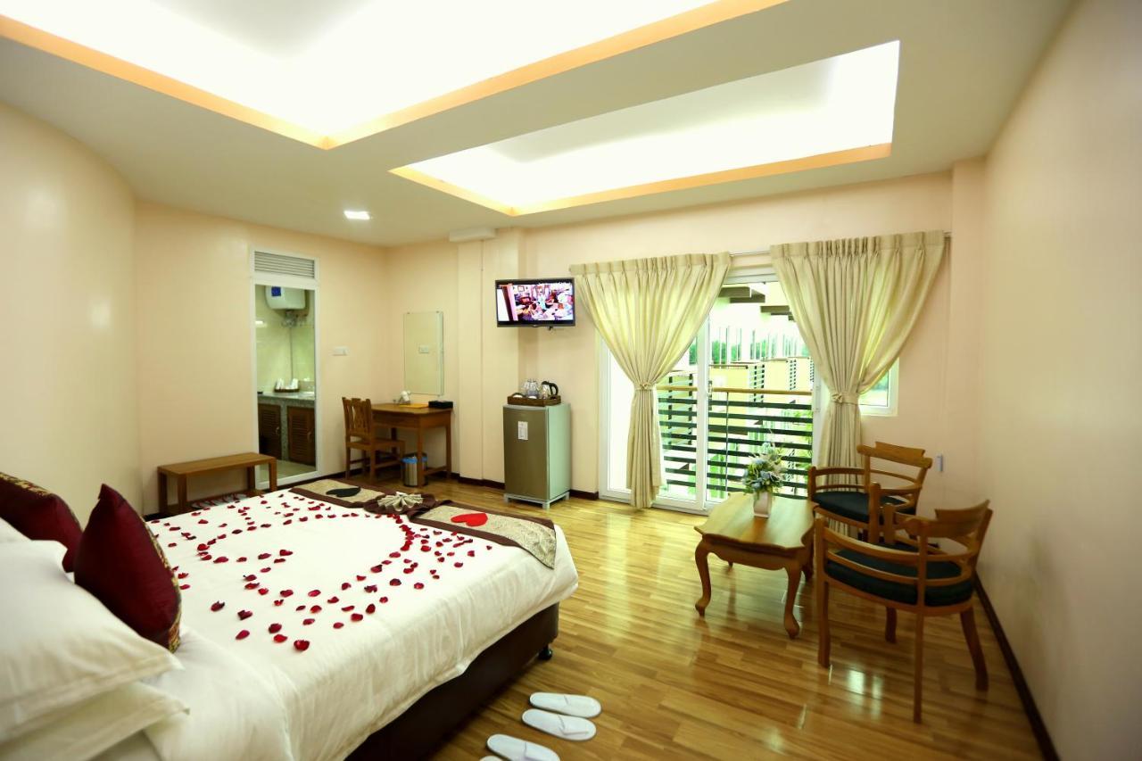 Hotel Sincere Smile Янгон Екстериор снимка