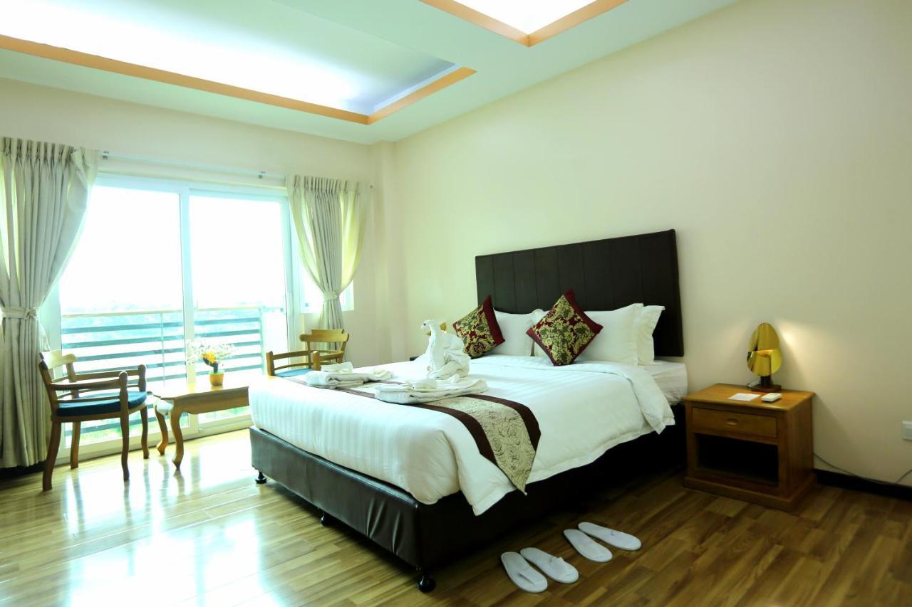 Hotel Sincere Smile Янгон Екстериор снимка