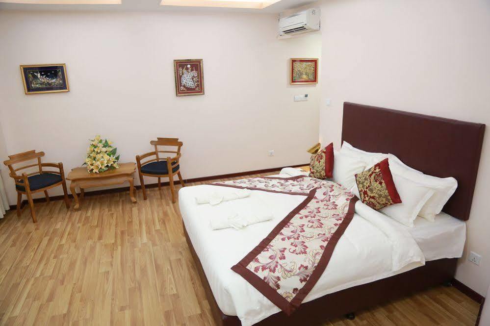 Hotel Sincere Smile Янгон Екстериор снимка