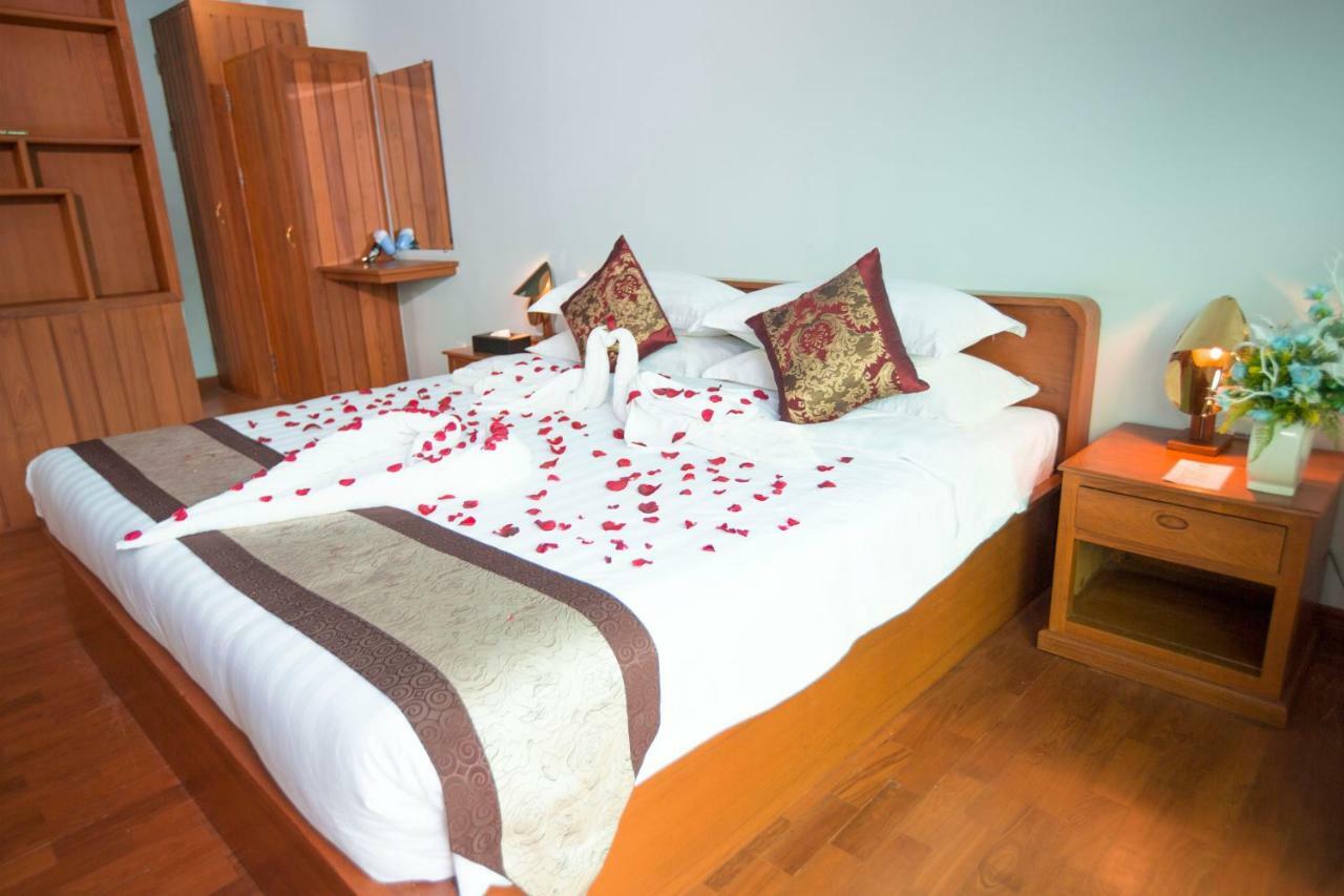 Hotel Sincere Smile Янгон Екстериор снимка